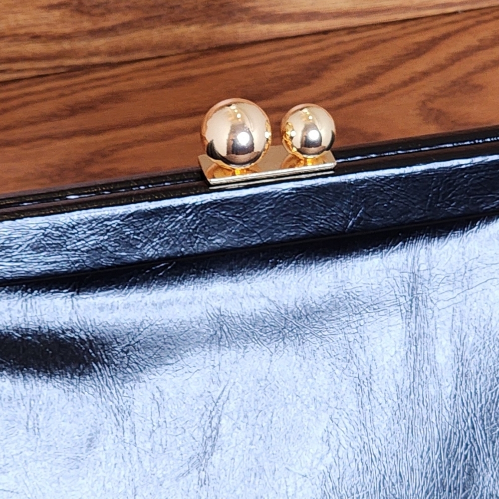 Urban Expression Elegant Women's Black Leather Kiss-lock Clasp Joplin Clutch Bag - Picture 9 of 9